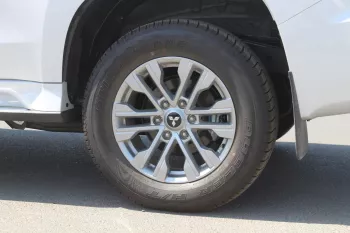 Mitsubishi Montero Sport 2.4L Diesel 4WD 2023 White