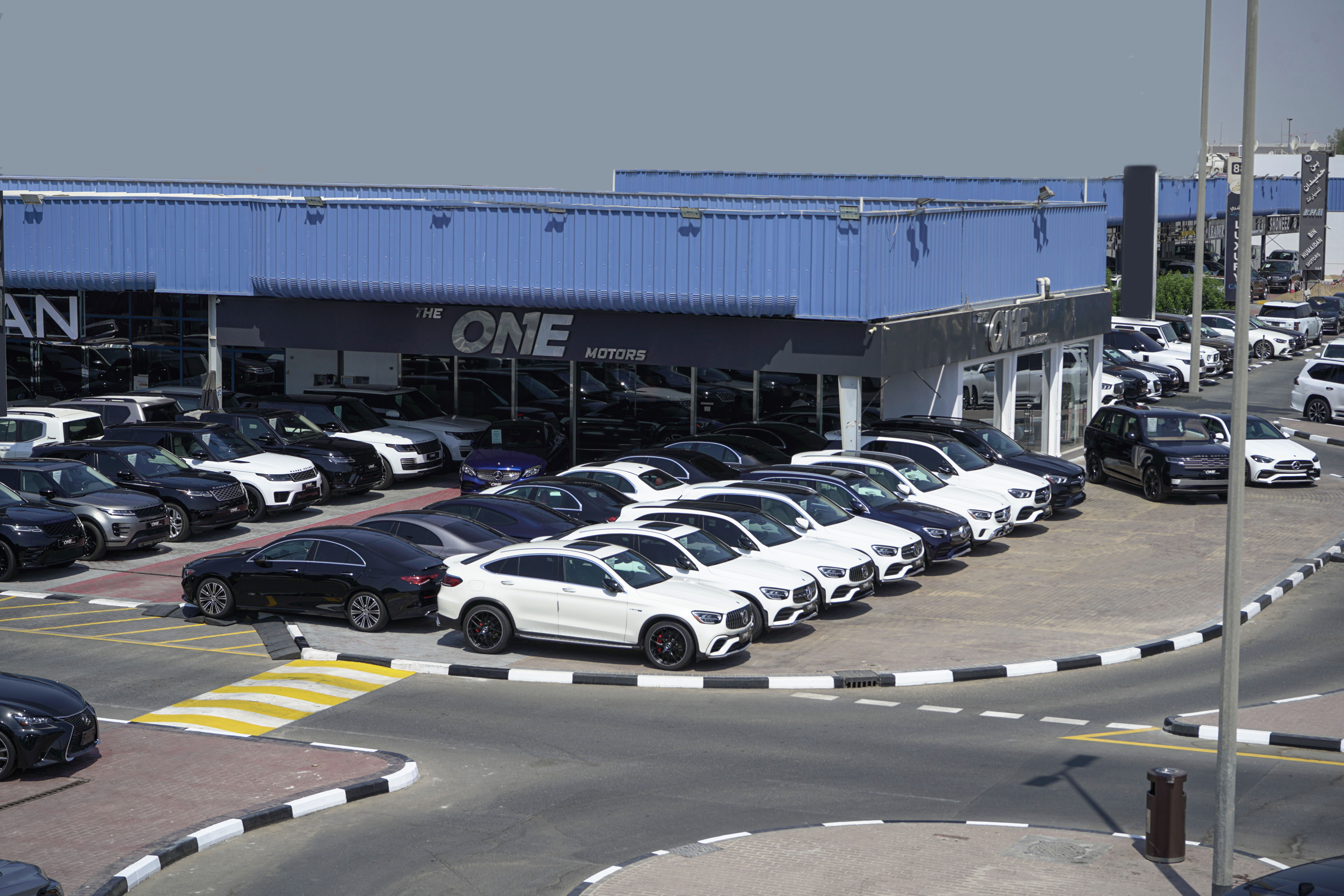 THE ONE MOTORS dealership logo