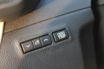 TOYOTA CROWN  2.5L HYBRID FWD 2023 MODEL YEAR GREY