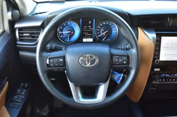 TOYOTA FORTUNER  SR5 2.7L PETROL 4WD 7 SEAT 2023 MODEL YEAR