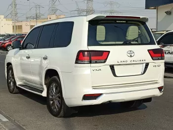 Toyota Land Cruiser VXR Full Option Petrol 5.7L V8 4WD 2014 White Color