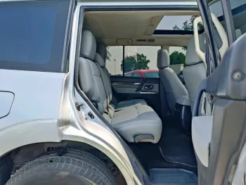 Mitsubishi Pajero GLS SUNROOF FULL OPTION 3.5L V6 4WD PETROL SILVER 2014