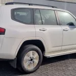 Toyota Land Cruiser 4.0L AX+  A/T 4WD PETROL -  2023 MODEL - Thumbnail 6