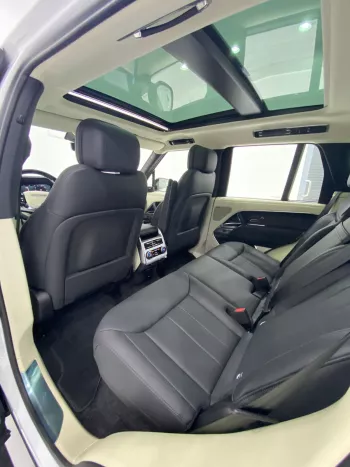 Land Rover  Range Rover Vouge P400 2023 white color