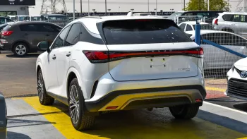 Lexus RX 350h Hybrid V4 AWD 2023 White Color