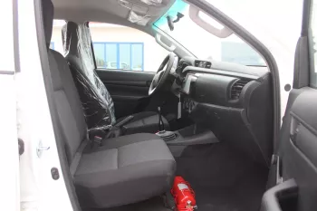 Toyota Hilux 2.4L DIESEL 4WD 2023 WHITE