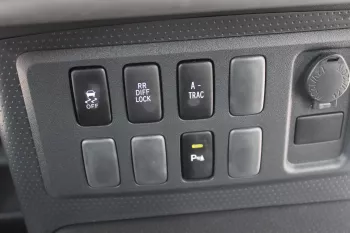 Toyota FJ Cruiser 4.0L PETROL 4WD 2023 BEIGE