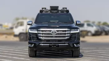 (RHD) TOYOTA LAND CRUISER LC300 VXR ARMORED 3.5P AT MY2023 – BLACK