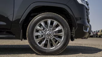 2024 TOYOTA LAND CRUISER LC300 VXR 3.5P AT – BLACK