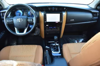 TOYOTA FORTUNER SR5 2.7L PETROL 4WD 2023 MODEL YEAR