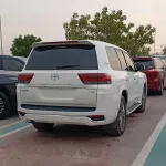 Toyota Land Cruiser VXR Full Option Petrol 5.7L V8 2014 Model Year - Thumbnail 28
