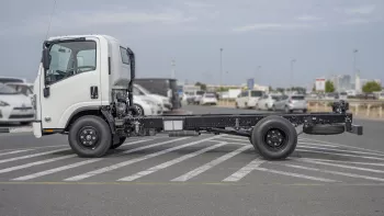 2023 ISUZU NPR85H CHASSIS 3.0L DIESEL MT MY2023 – WHITE