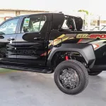 Toyota Hilux 4.0L 2024 model year black color 4WD A/T - Thumbnail 3