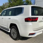 Toyota Land Cruiser VX 4.0L 2023 model year white color 4wd A/T - Thumbnail 4