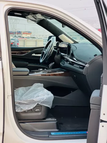 Cadillac Escalade  Platinum Sport V8 6.2L 2023 White Color