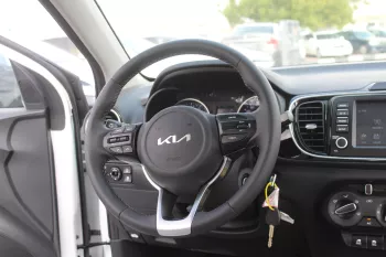 Kia Pegas 1.4l petrol fwd 2023 model year white