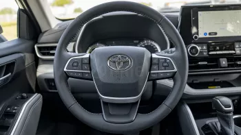 2023 TOYOTA HIGHLANDER GLE 2.5P HEV AT– BLACK