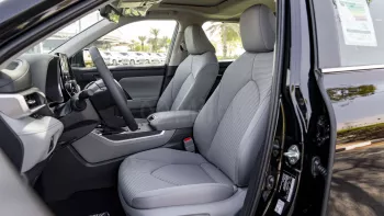 2023 TOYOTA HIGHLANDER GLE 2.5P HEV AT– BLACK