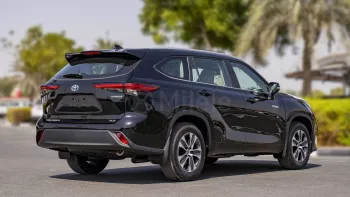 2023 TOYOTA HIGHLANDER GLE 2.5P HEV AT– BLACK