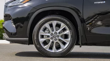 2023 TOYOTA HIGHLANDER LIMITED 2.5L PETROL HEV AT– BLACK