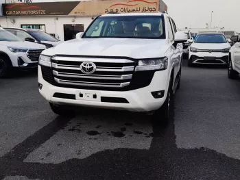 Toyota Land Cruiser 3.5L 4WD GCC Specs 2023 Model Year White Color