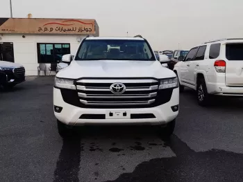Toyota Land Cruiser 3.5L 4WD GCC Specs 2023 Model Year White Color