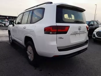 Toyota Land Cruiser 3.5L 4WD GCC Specs 2023 Model Year White Color