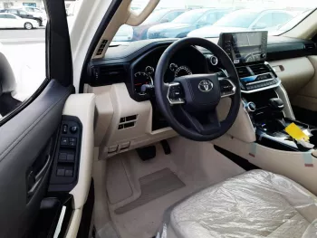Toyota Land Cruiser 3.5L 4WD GCC Specs 2023 Model Year White Color
