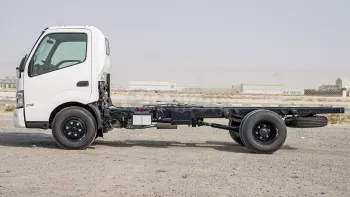 2023 HINO 300 3711 SC CHASIS 4.0L DIESEL MT – WHITE