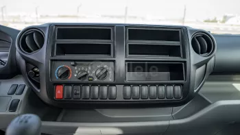 2023 HINO 300 3711 SC CHASIS 4.0L DIESEL MT – WHITE