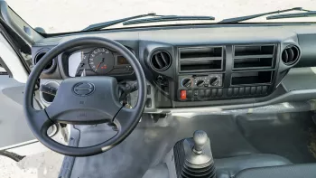 2023 HINO 300 3711 SC CHASIS 4.0L DIESEL MT – WHITE