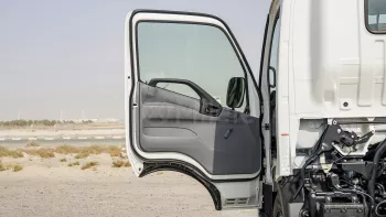 2023 HINO 300 3711 SC CHASIS 4.0L DIESEL MT – WHITE