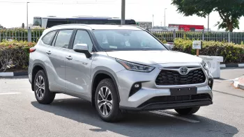 Toyota Highlander Hybrid GLE 2.5L V4 2023 Model Year Silver Color