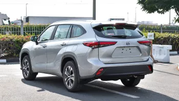 Toyota Highlander Hybrid GLE 2.5L V4 2023 Model Year Silver Color