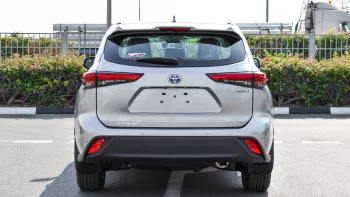 Toyota Highlander Hybrid GLE 2.5L V4 2023 Model Year Silver Color