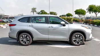Toyota Highlander Hybrid GLE 2.5L V4 2023 Model Year Silver Color