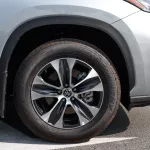 Toyota Highlander Hybrid GLE 2.5L V4 2023 Model Year Silver Color - Thumbnail 9