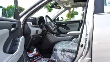 Toyota Highlander Hybrid GLE 2.5L V4 2023 Model Year Silver Color