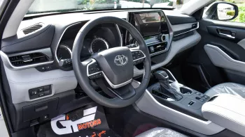 Toyota Highlander Hybrid GLE 2.5L V4 2023 Model Year Silver Color