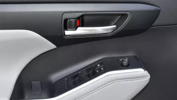 Toyota Highlander Hybrid GLE 2.5L V4 2023 Model Year Silver Color