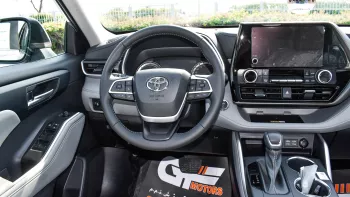 Toyota Highlander Hybrid GLE 2.5L V4 2023 Model Year Silver Color