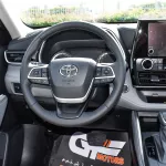 Toyota Highlander Hybrid GLE 2.5L V4 2023 Model Year Silver Color - Thumbnail 19