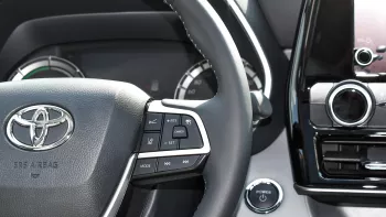 Toyota Highlander Hybrid GLE 2.5L V4 2023 Model Year Silver Color