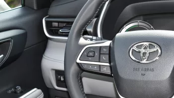 Toyota Highlander Hybrid GLE 2.5L V4 2023 Model Year Silver Color
