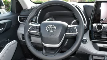Toyota Highlander Hybrid GLE 2.5L V4 2023 Model Year Silver Color
