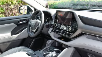 Toyota Highlander Hybrid GLE 2.5L V4 2023 Model Year Silver Color
