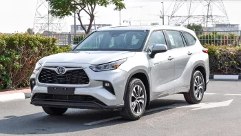 Toyota Highlander Hybrid GLE 2.5L V4 2023 Model Year Silver Color