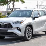Toyota Highlander Hybrid GLE 2.5L V4 2023 Model Year Silver Color - Thumbnail 3