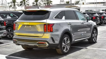 Kia Sorento Hybrid 1.6L V4 FWD 2023 Model Year Silver Color