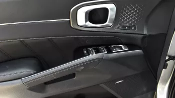 Kia Sorento Hybrid 1.6L V4 FWD 2023 Model Year Silver Color
